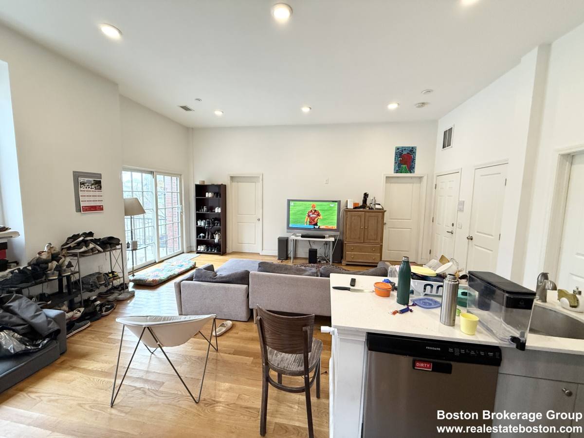 Apartment for rent at 409 Dudley St #2, Roxbury, MA 02119