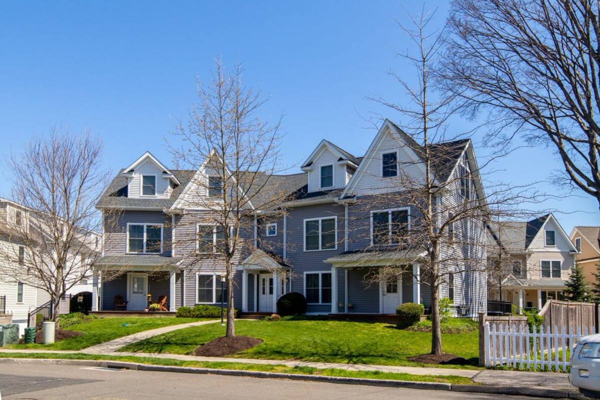 Townhouse for rent at 15 W Main St #E103, Norwalk, CT 06851