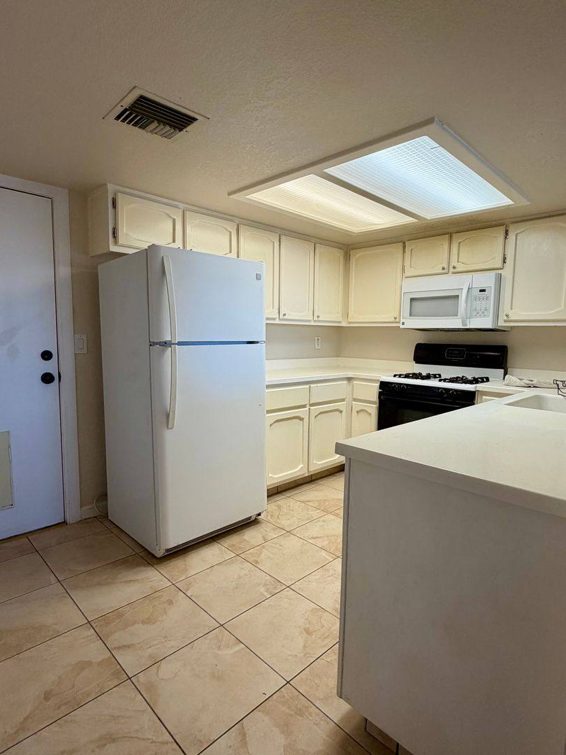 Townhouse for rent at 255 E Upjohn Ave, Ridgecrest, CA 93555