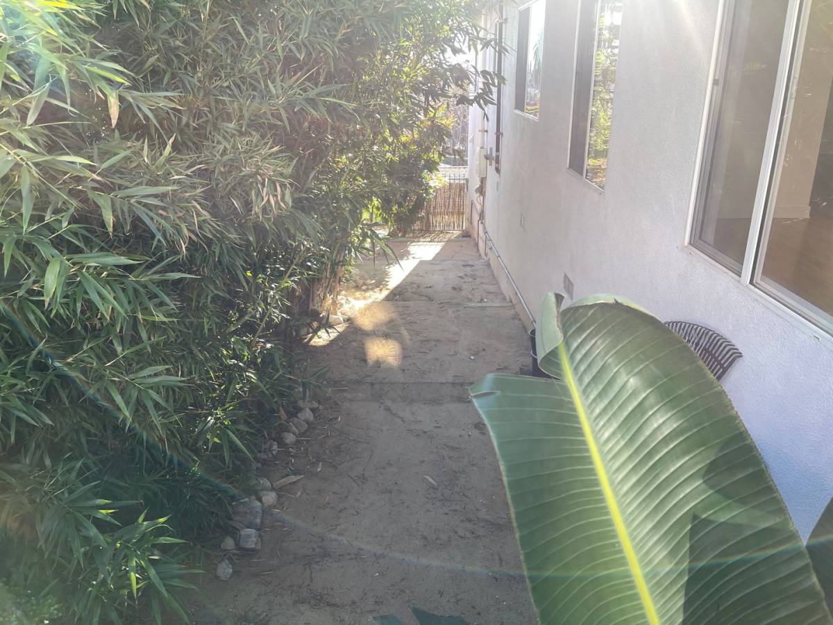 Apartment for rent at 477-479 Nassau Ave, Los Angeles, CA 90063