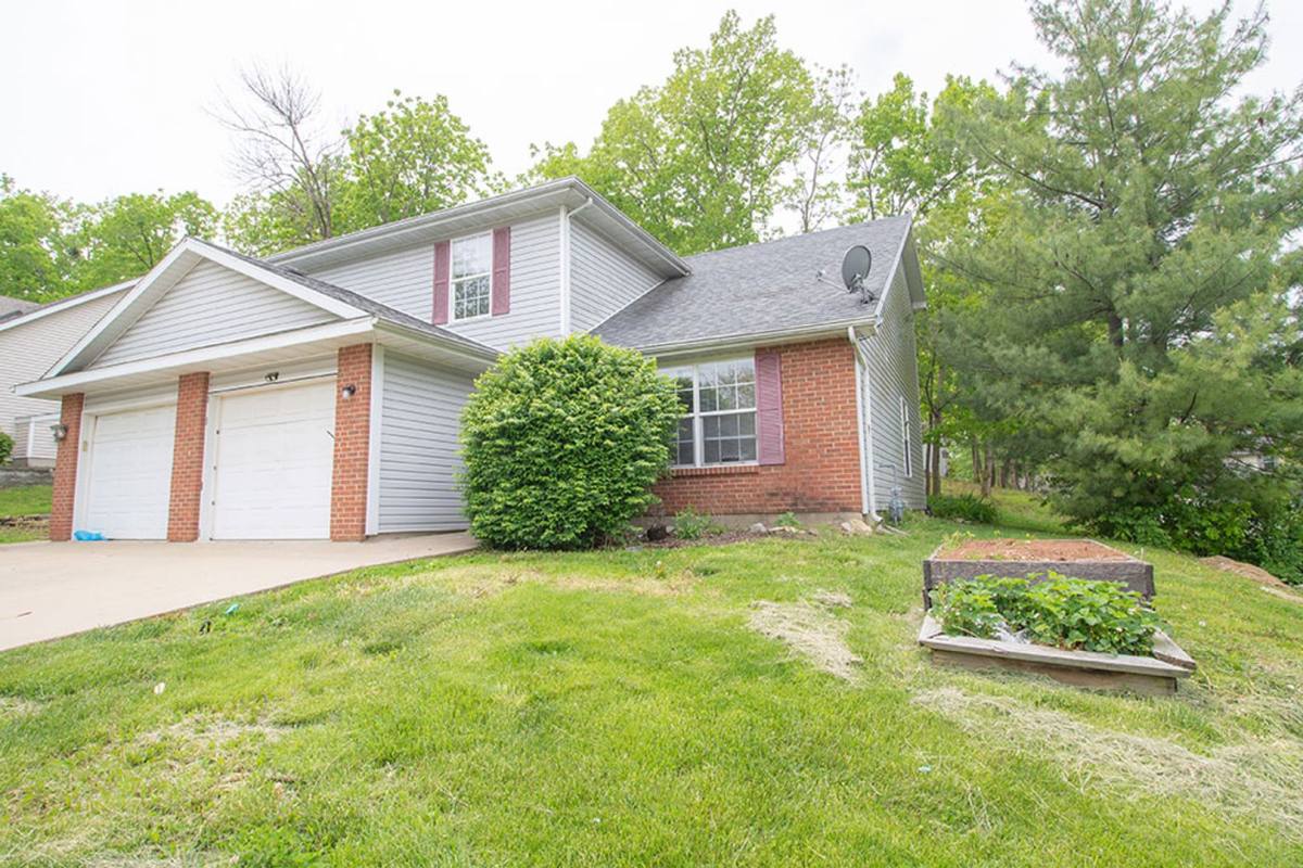 Apartment for rent at 1323-1325 Godas Dr, Columbia, MO 65202