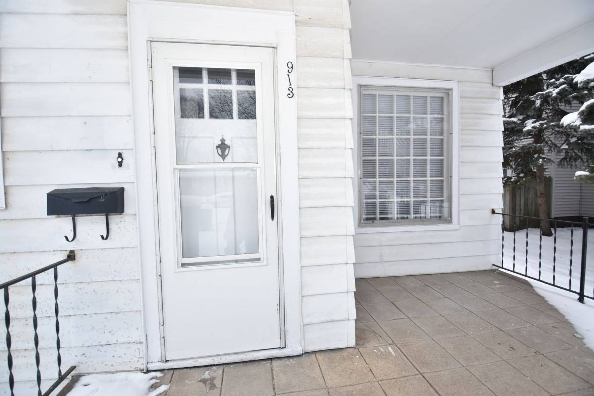 House for rent at 913 E Washington St, South Bend, IN 46617
