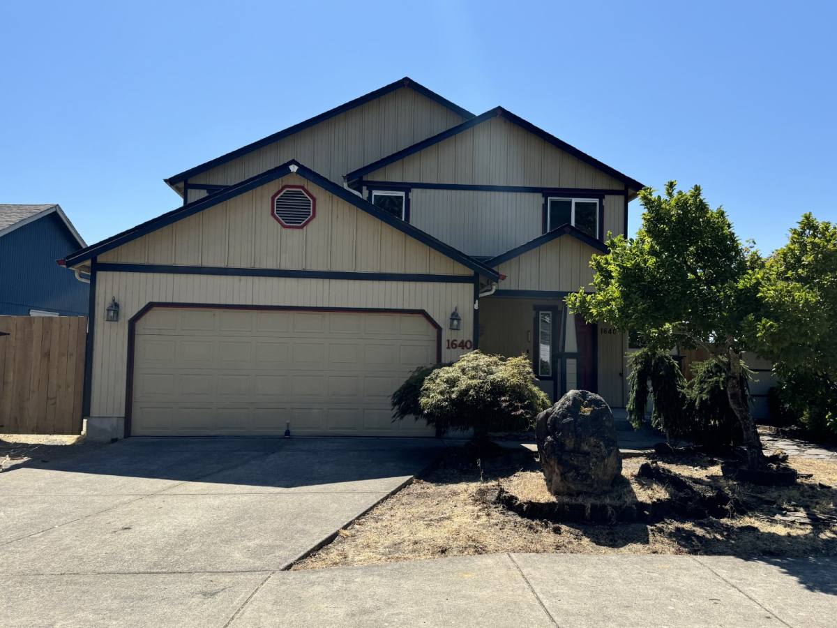 House for rent at 1640 S 60th St, Springfield, OR 97478
