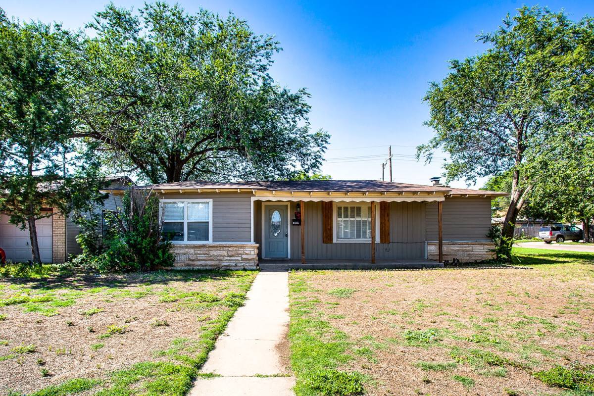 Townhouse for rent at 4119 32nd St, Lubbock, TX 79410