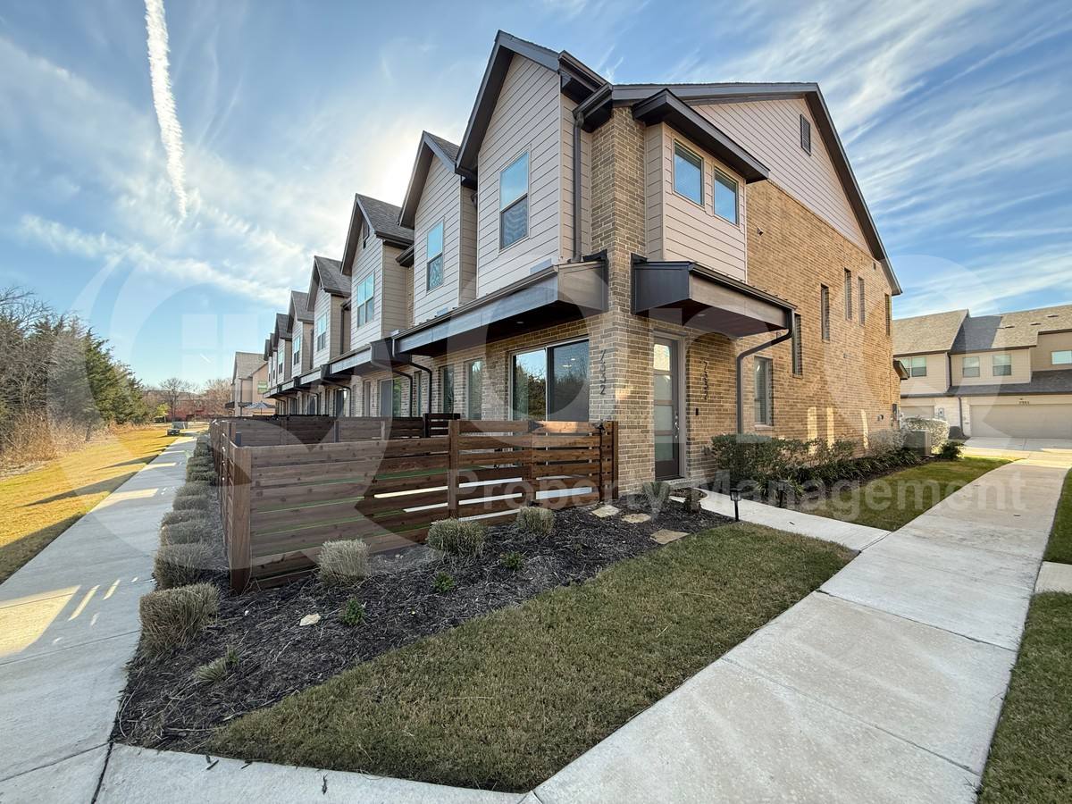 Townhouse for rent at 7332 Concha Dr, Grand Prairie, TX 75054