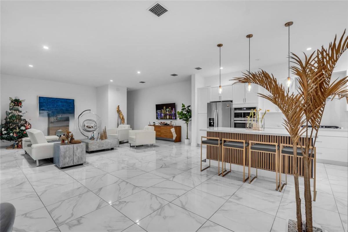House for rent at 4363 NW 81st Ave, Miami, FL 33166