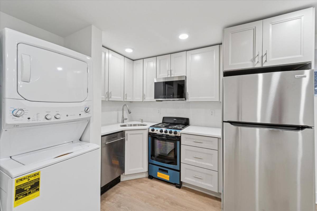 Apartment for rent at 812 W Roosevelt Blvd #6, Philadelphia, PA 19140