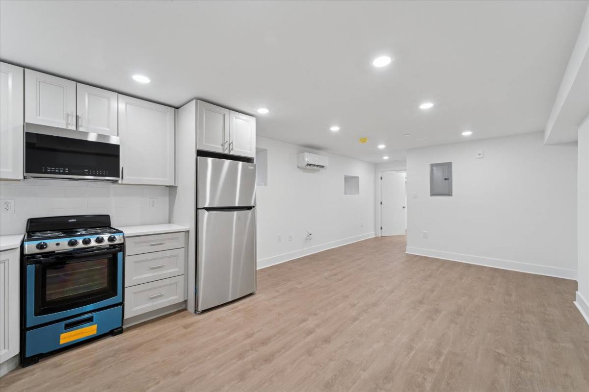 Apartment for rent at 812 W Roosevelt Blvd #6, Philadelphia, PA 19140