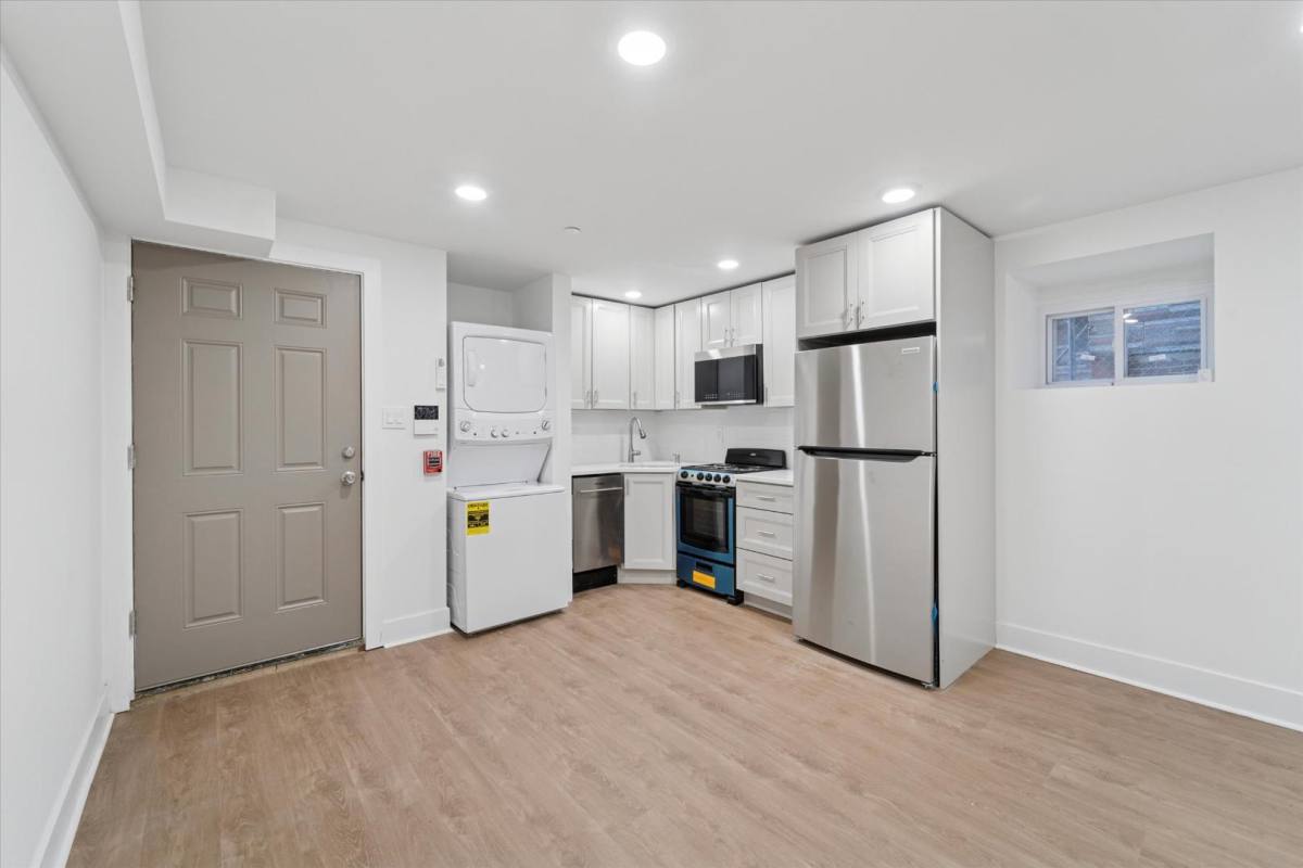 Apartment for rent at 812 W Roosevelt Blvd #6, Philadelphia, PA 19140
