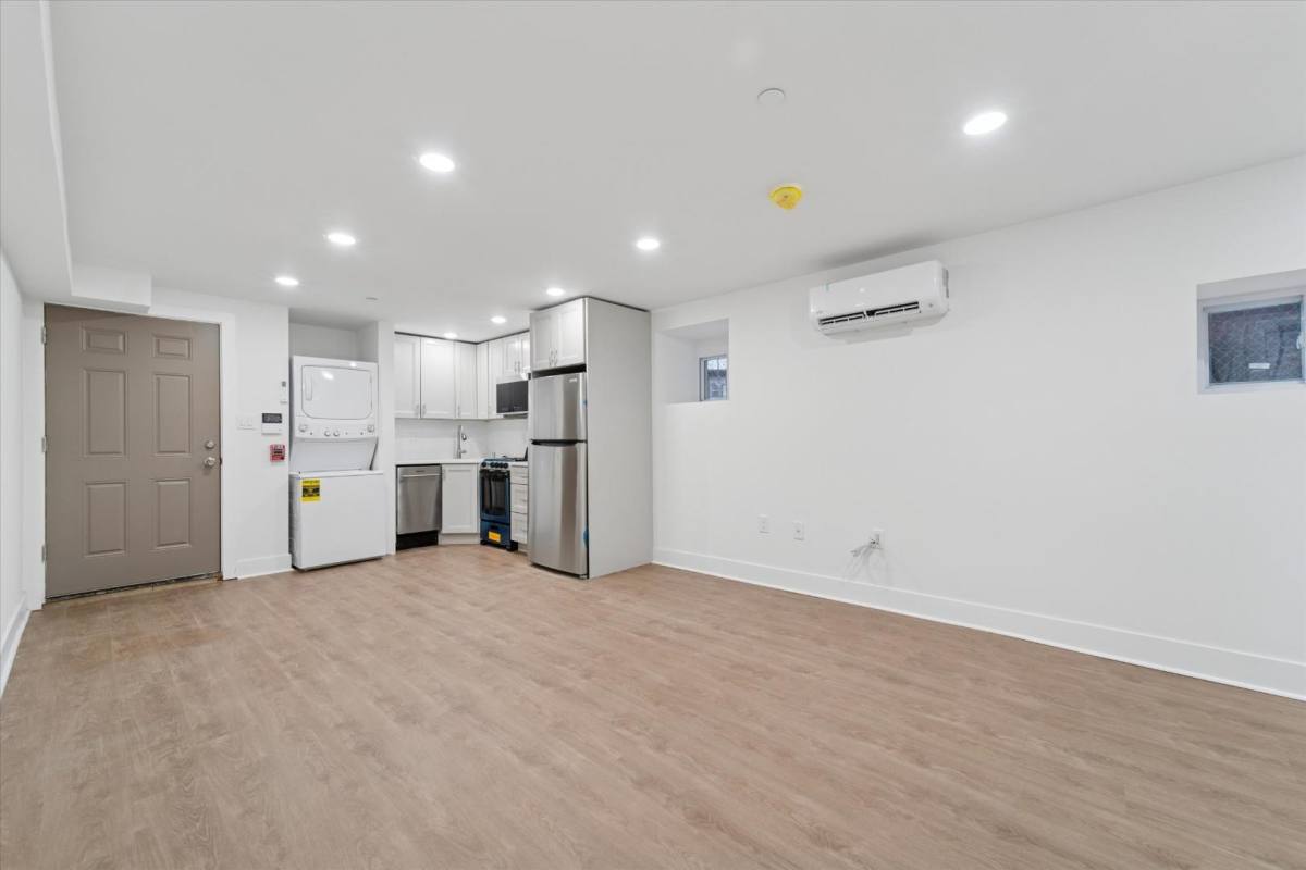 Apartment for rent at 812 W Roosevelt Blvd #6, Philadelphia, PA 19140