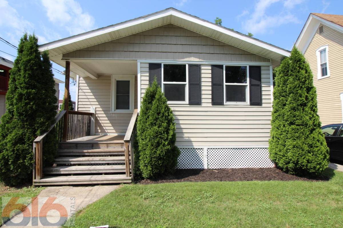 House for rent at 813 Douglas St NW #813, Grand Rapids, MI 49504