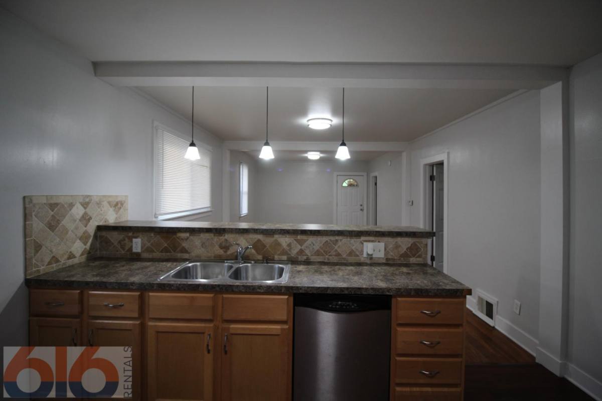 House for rent at 813 Douglas St NW #813, Grand Rapids, MI 49504