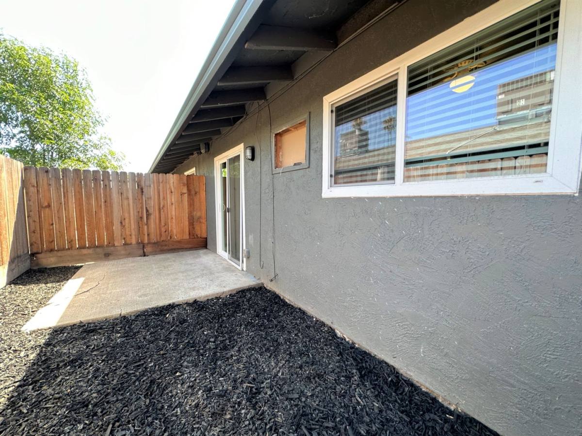 Apartment for rent at 935 W Swain Rd, Stockton, CA 95207