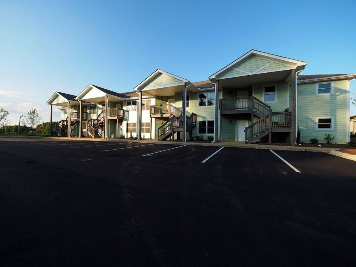 Apartment for rent at 61 Charleston Court, Hendersonville, NC 28792