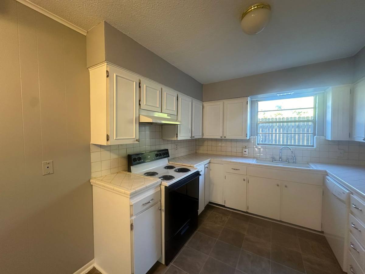 Apartment for rent at 1400 N Austin St, Denton, TX 76201