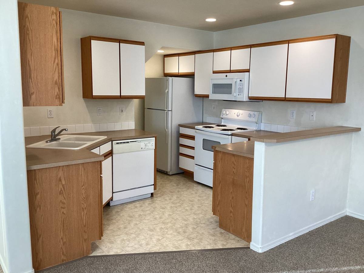 Apartment for rent at 1813 SW Reindeer Ave, Redmond, OR 97756