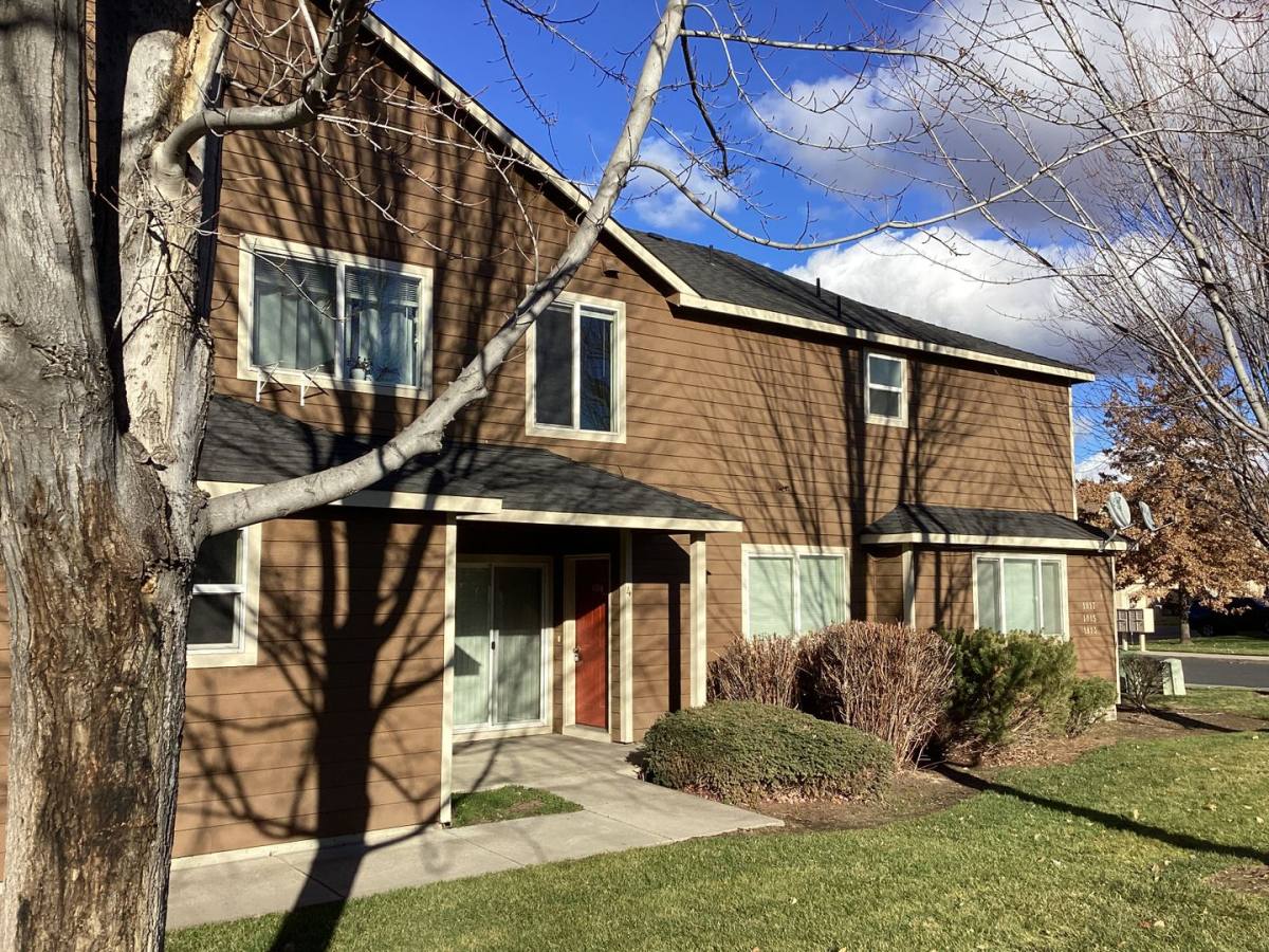 Apartment for rent at 1813 SW Reindeer Ave, Redmond, OR 97756