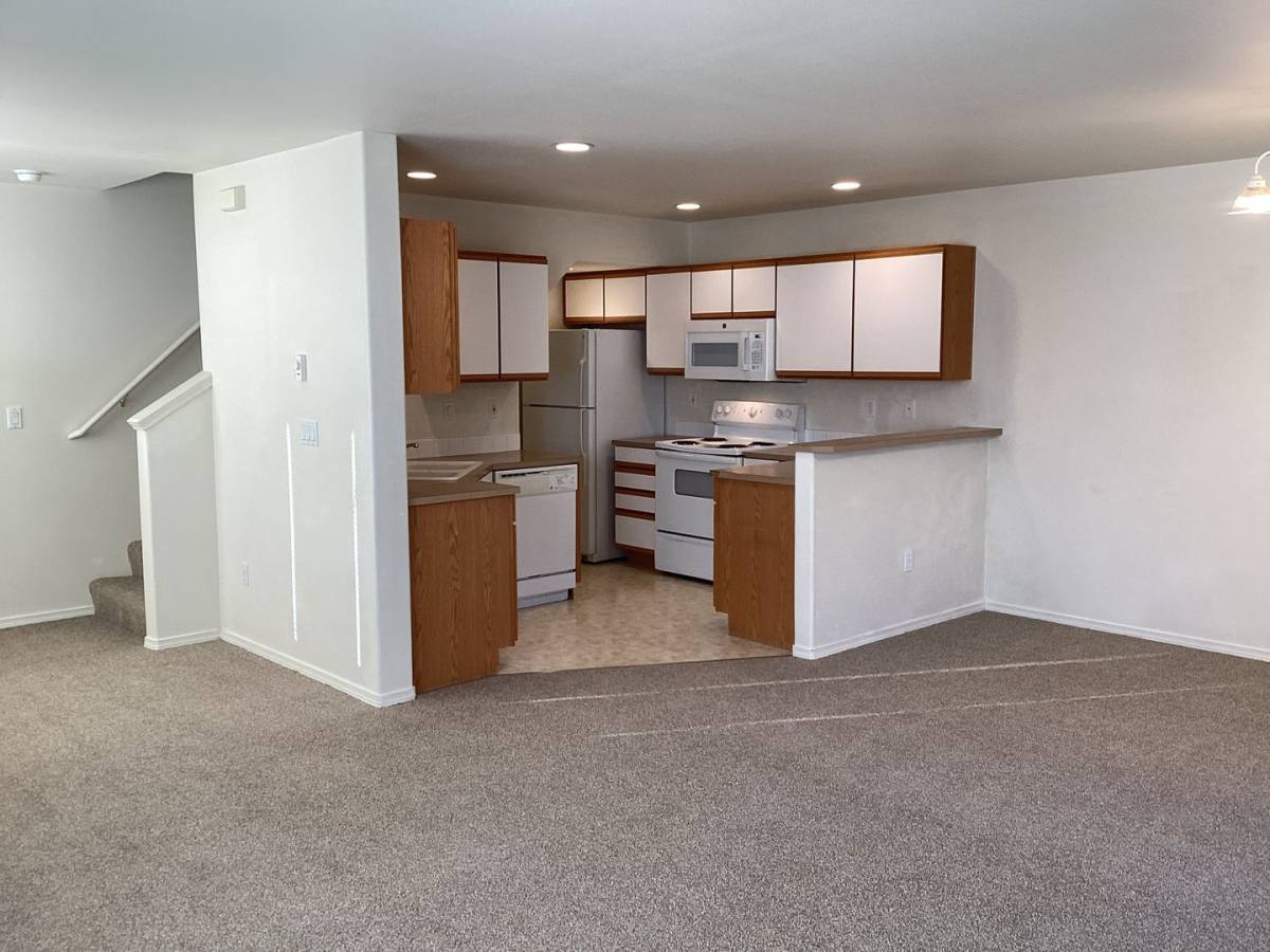 Apartment for rent at 1813 SW Reindeer Ave, Redmond, OR 97756