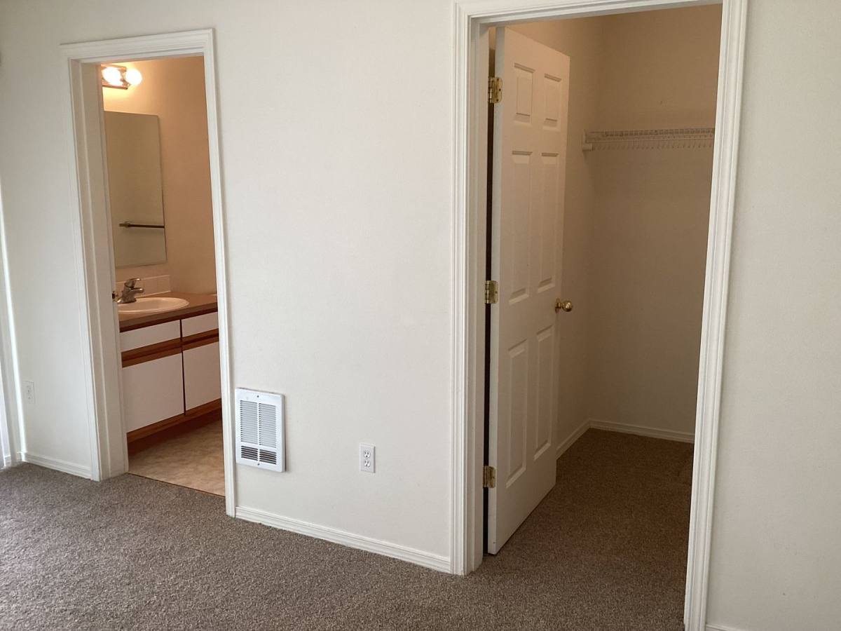 Apartment for rent at 1813 SW Reindeer Ave, Redmond, OR 97756