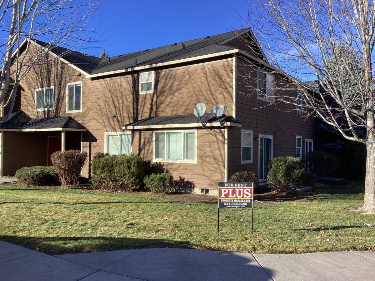 Apartment for rent at 1813 SW Reindeer Ave, Redmond, OR 97756