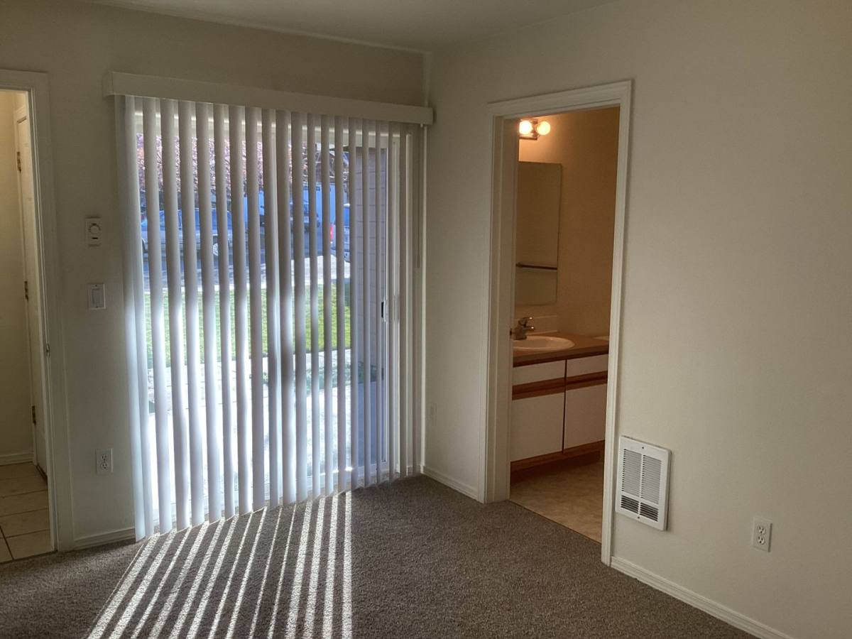Apartment for rent at 1813 SW Reindeer Ave, Redmond, OR 97756