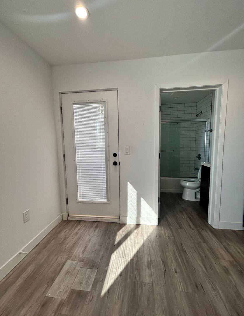 Apartment for rent at 1528 1 2 W, Los Angeles, CA 90018