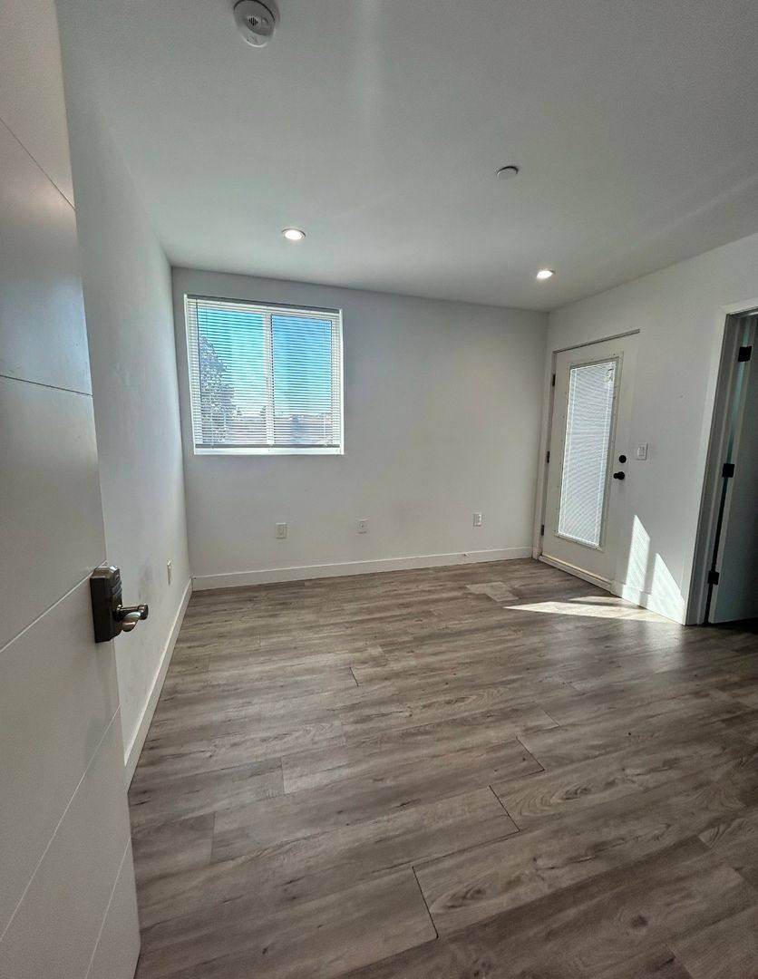 Apartment for rent at 1528 1 2 W, Los Angeles, CA 90018