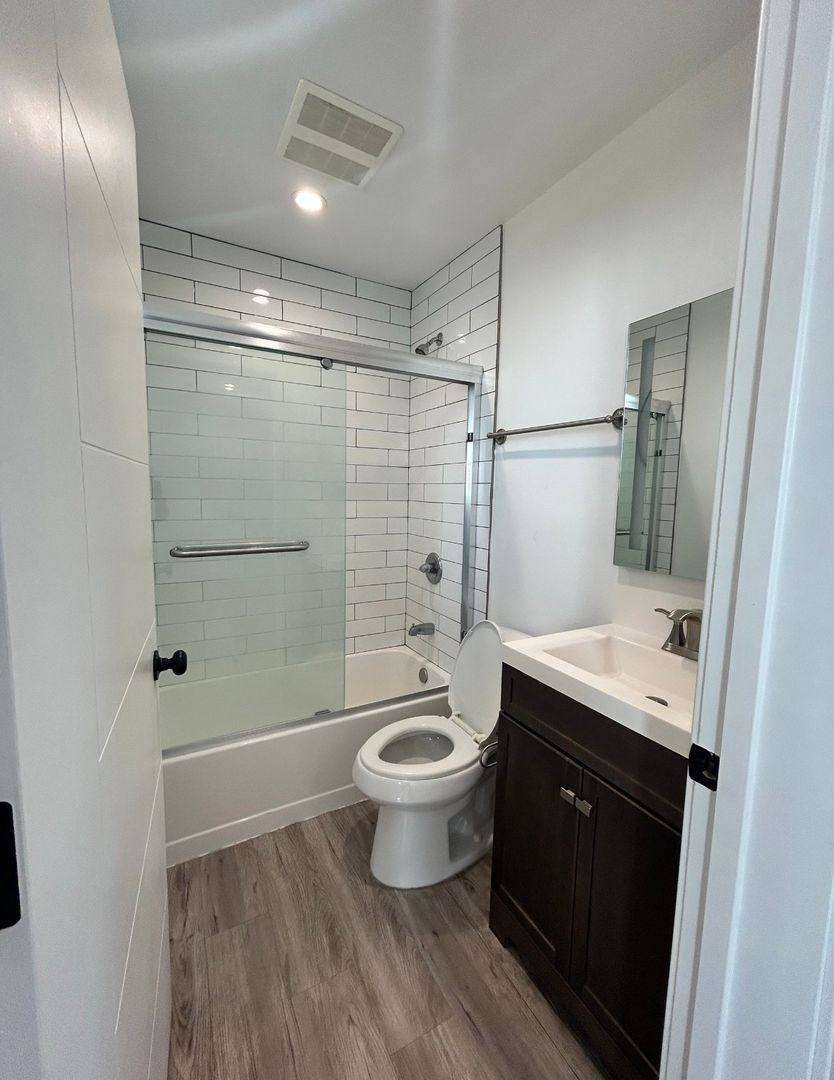 Apartment for rent at 1528 1 2 W, Los Angeles, CA 90018