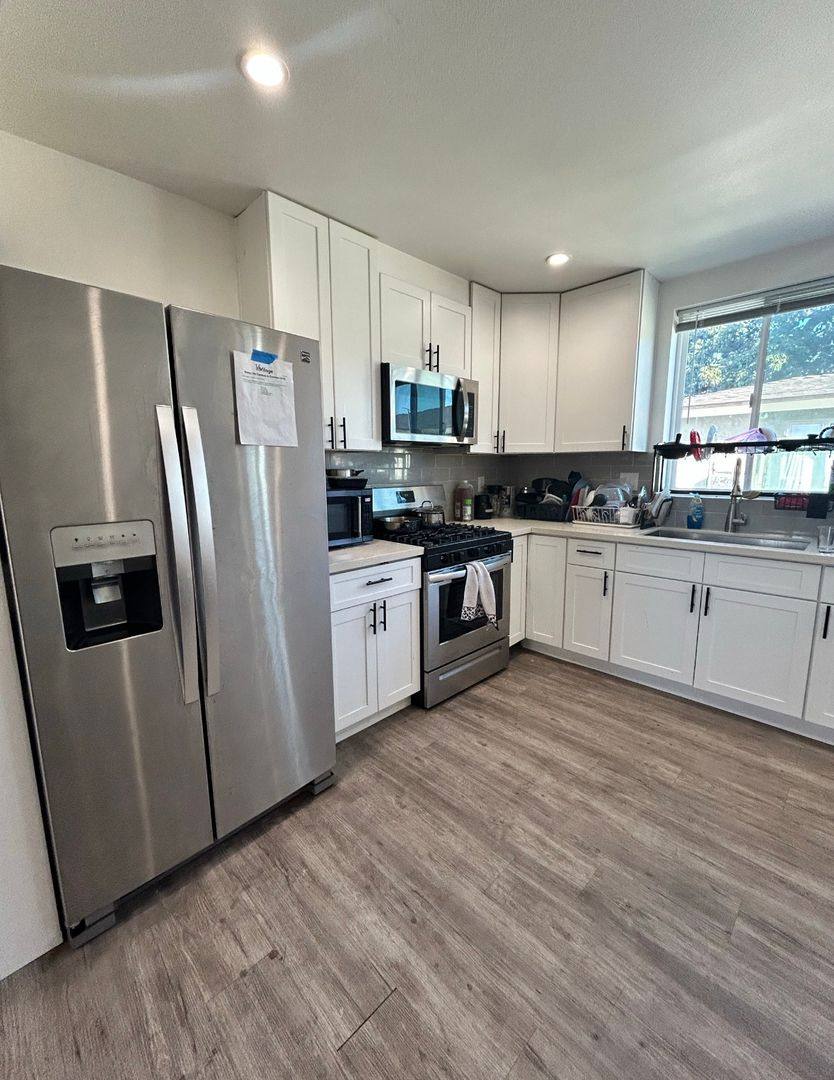 Apartment for rent at 1528 1 2 W, Los Angeles, CA 90018
