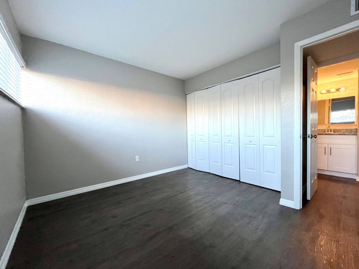 Apartment for rent at 5233 N Tamiami Trail, Sarasota, FL 34234