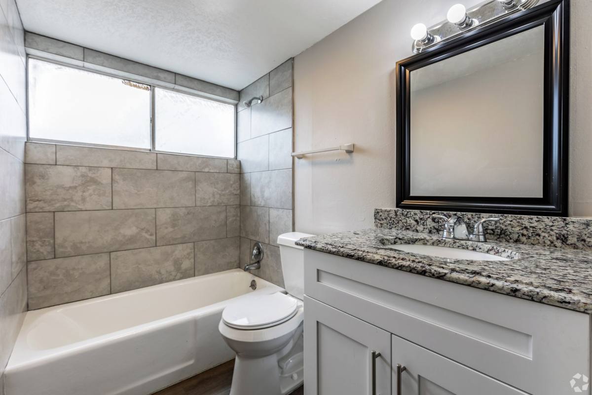 Apartment for rent at 5233 N Tamiami Trail, Sarasota, FL 34234