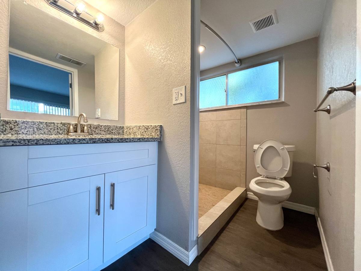 Apartment for rent at 5233 N Tamiami Trail, Sarasota, FL 34234