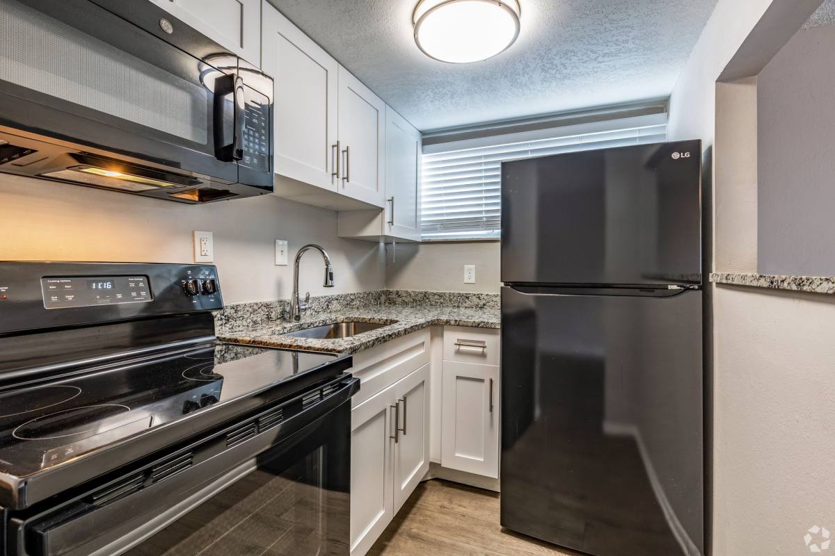 Apartment for rent at 5233 N Tamiami Trail, Sarasota, FL 34234