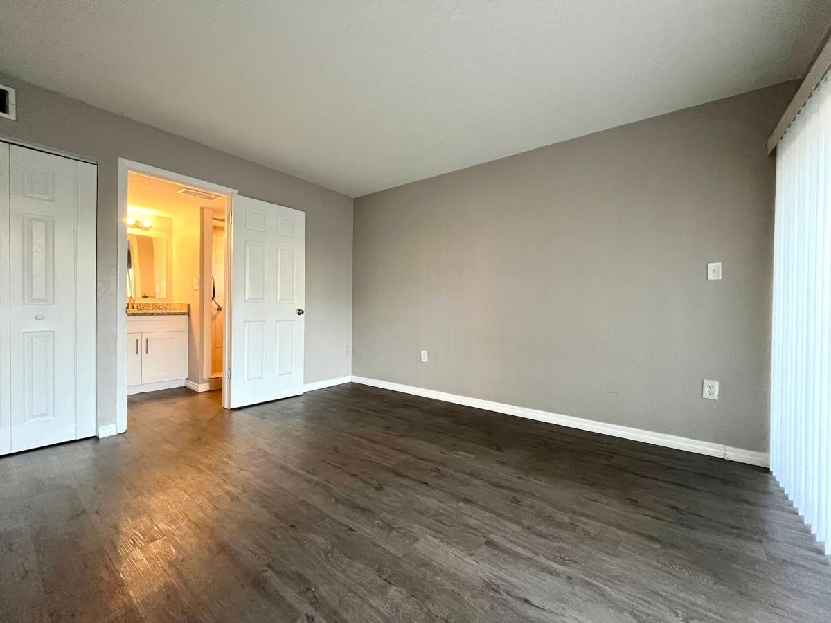 Apartment for rent at 5233 N Tamiami Trail, Sarasota, FL 34234