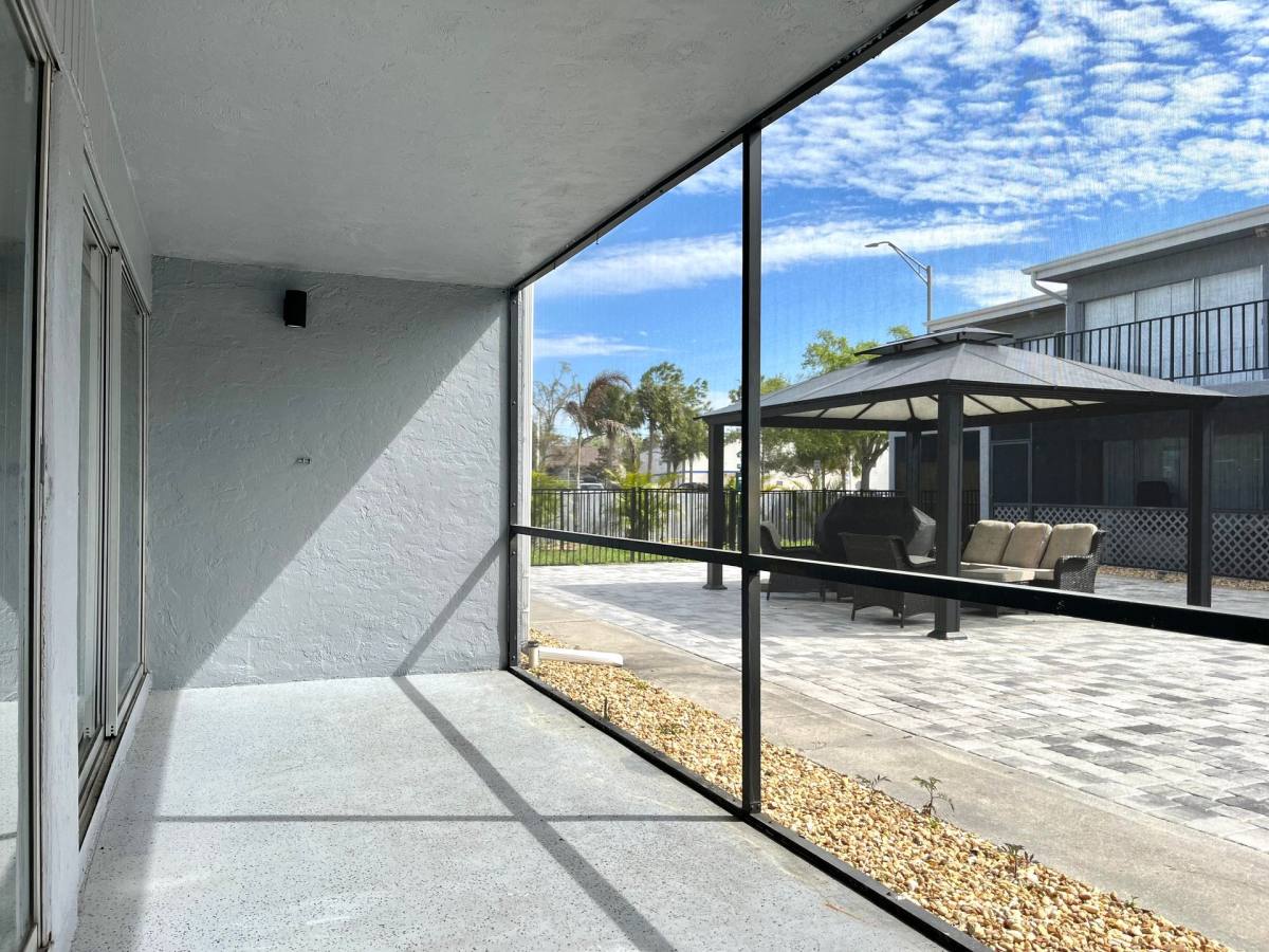 Apartment for rent at 5233 N Tamiami Trail, Sarasota, FL 34234