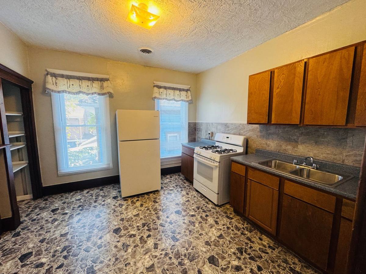 Apartment for rent at 420-422 Pennsylvania Ave, Morgantown, WV 26501