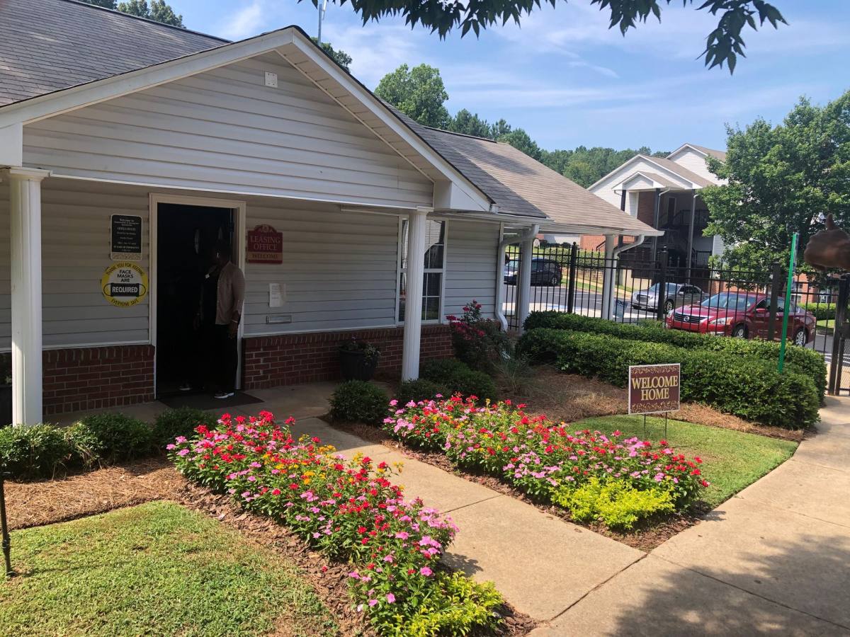 Apartment for rent at 2745 Old Hapeville Rd SW, Atlanta, GA 30354