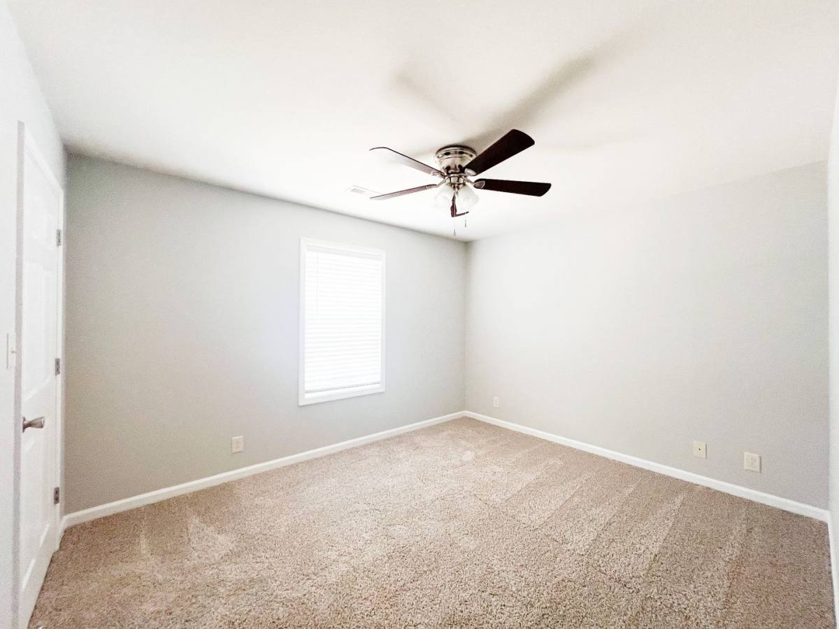 Apartment for rent at 1042 W Creek Coyote Trail, Clarksville, TN 37042