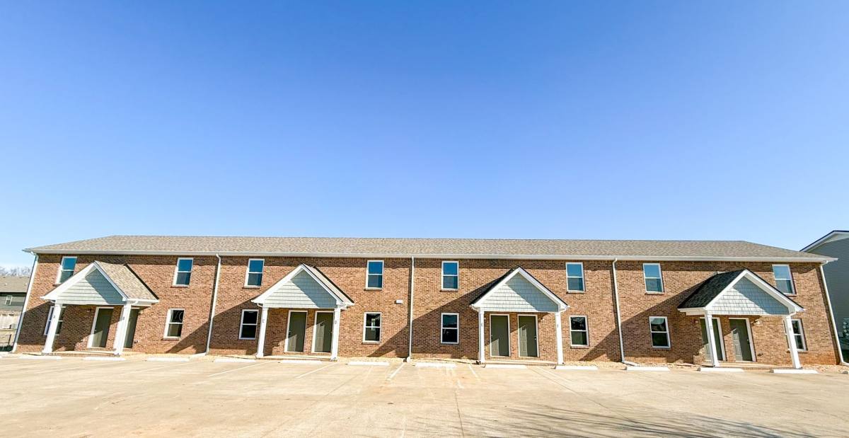 Apartment for rent at 1042 W Creek Coyote Trail, Clarksville, TN 37042
