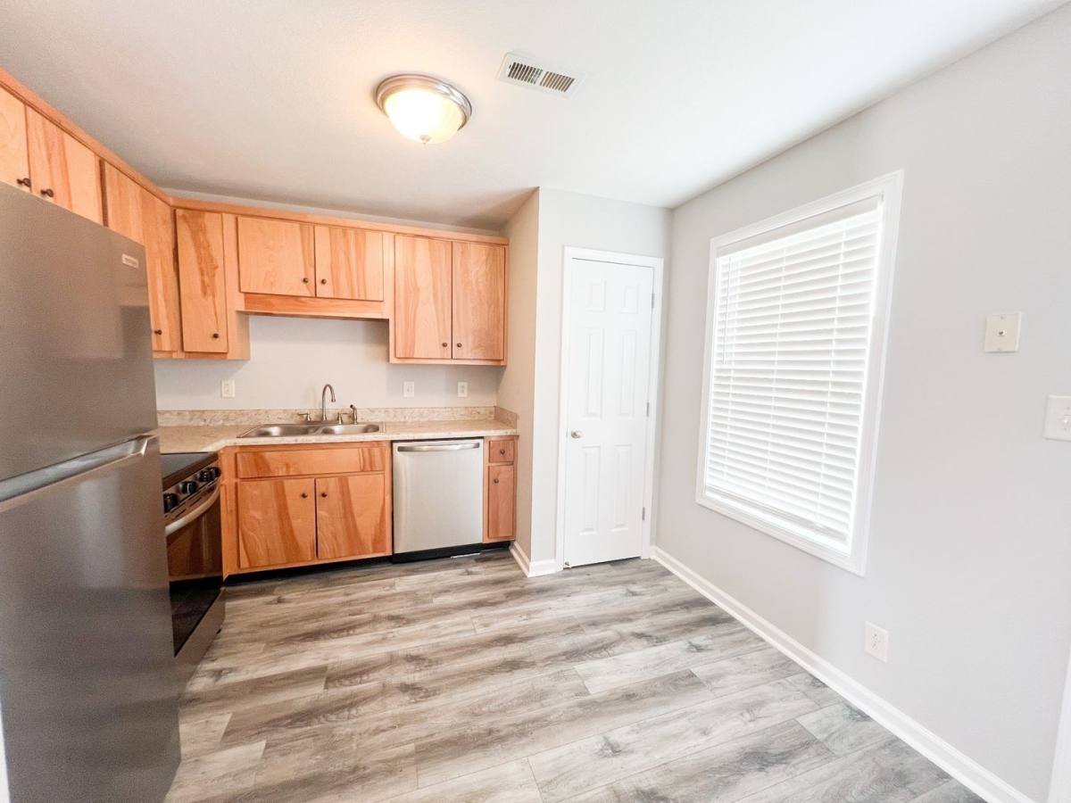 Apartment for rent at 1042 W Creek Coyote Trail, Clarksville, TN 37042