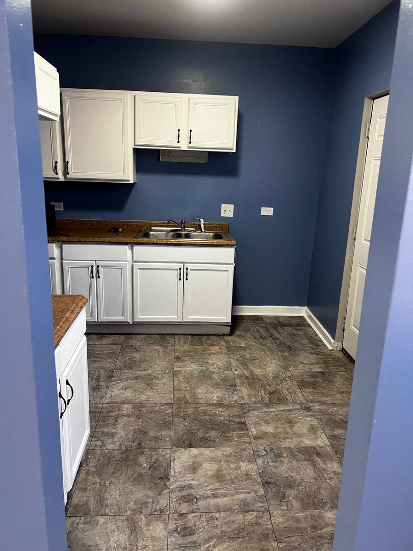 Apartment for rent at 1300 W 57th St, Chicago, IL 60636