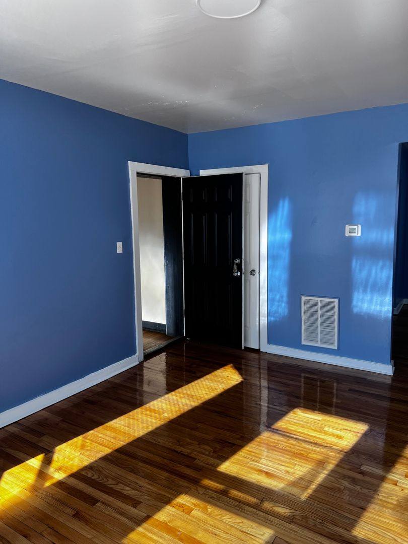 Apartment for rent at 1300 W 57th St, Chicago, IL 60636