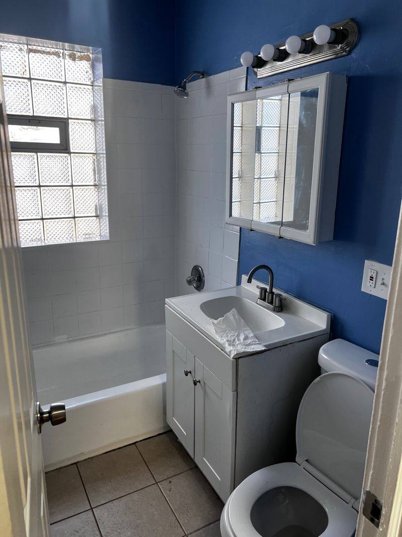 Apartment for rent at 1300 W 57th St, Chicago, IL 60636