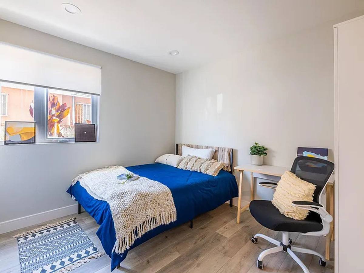 Apartment for rent at 1458 W 37th Place, Los Angeles, CA 90018