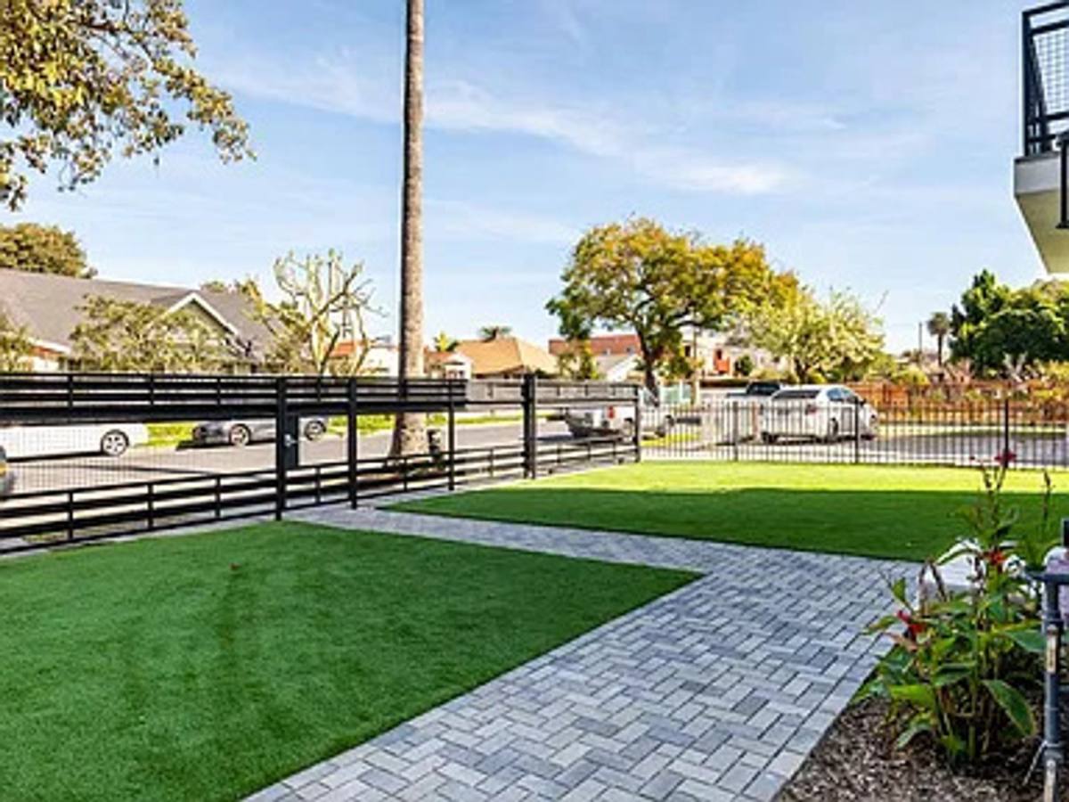 Apartment for rent at 1458 W 37th Place, Los Angeles, CA 90018