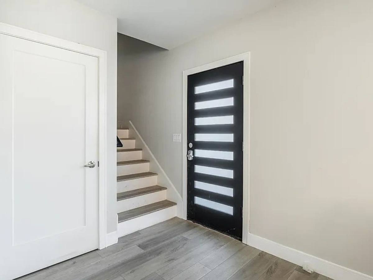 Apartment for rent at 1458 W 37th Place, Los Angeles, CA 90018