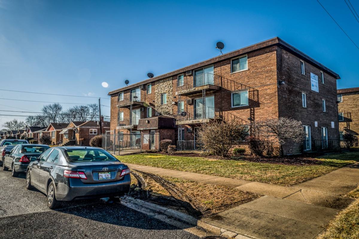 Apartment for rent at 1677-85 State St, Calumet City, IL 60409
