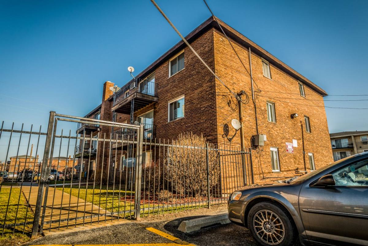 Apartment for rent at 1677-85 State St, Calumet City, IL 60409