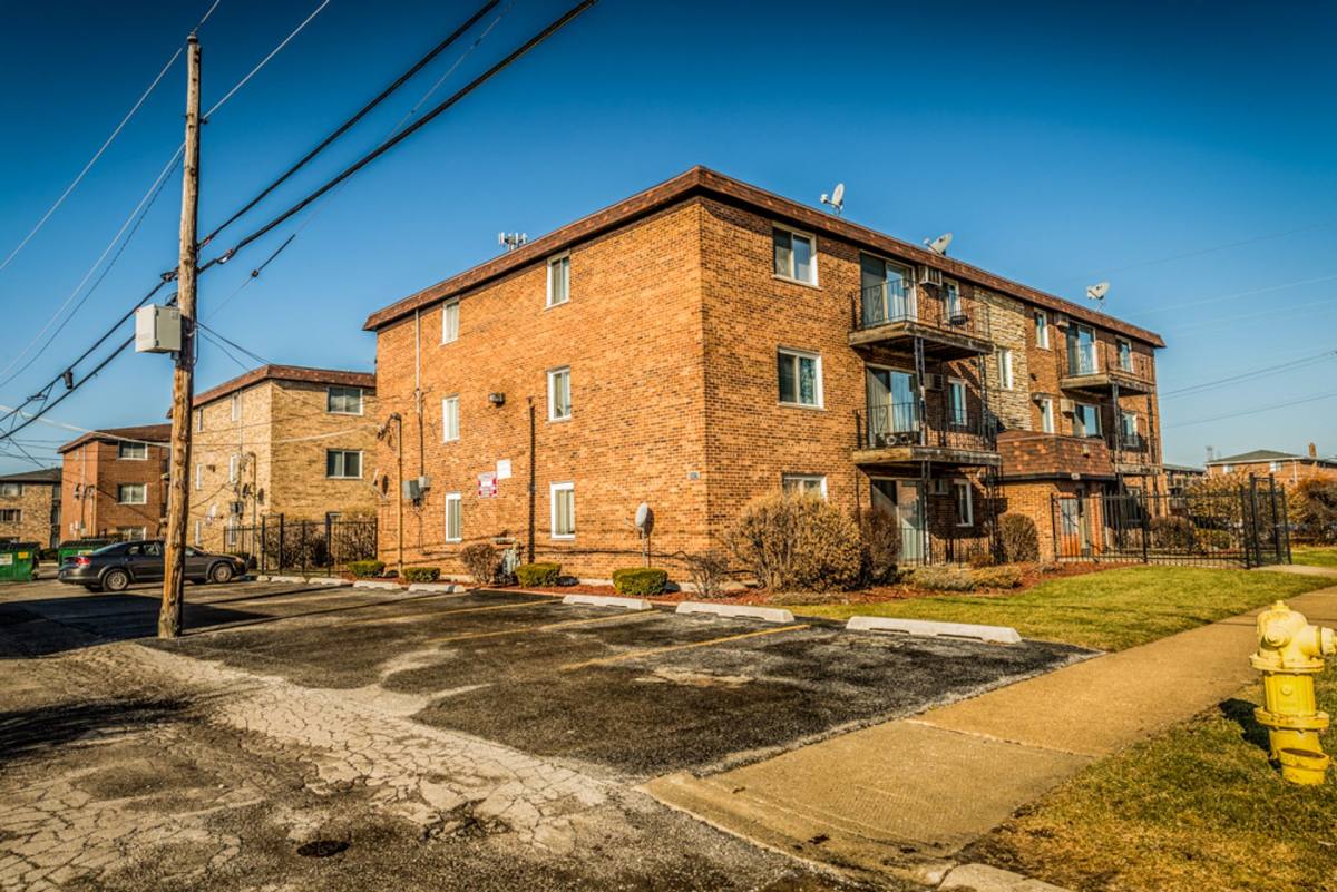 Apartment for rent at 1677-85 State St, Calumet City, IL 60409