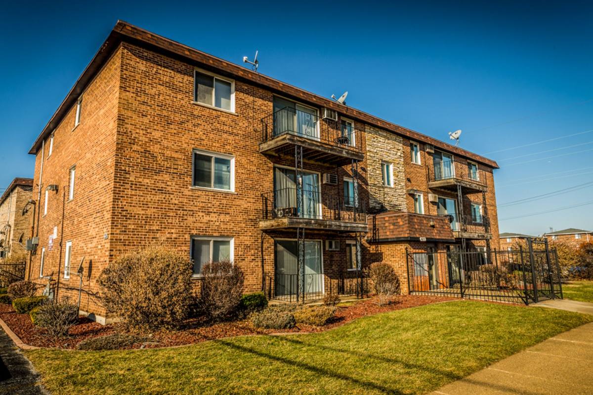 Apartment for rent at 1677-85 State St, Calumet City, IL 60409